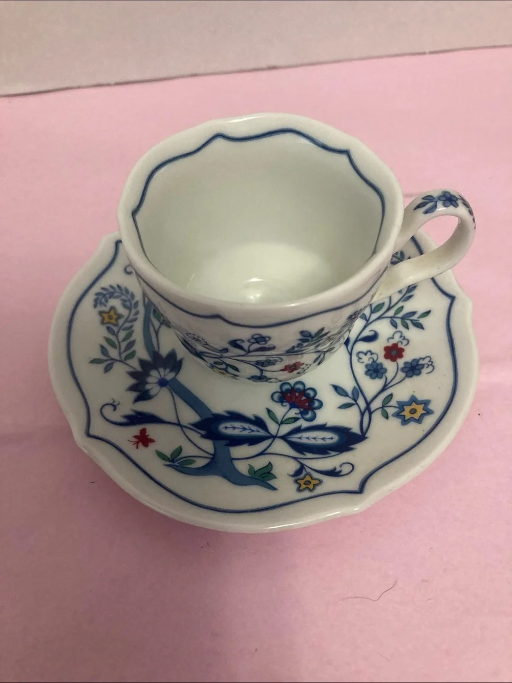 Vintage Avon European cup & saucer set of two Demitasse (Italy) the Netherlands